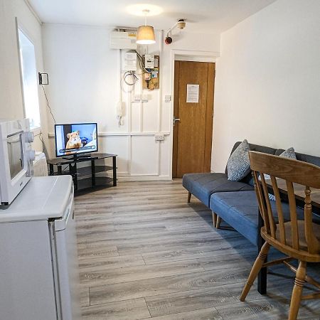 Cozy Central Apartments - With Private Kitchens & Bathrooms Portsmouth Buitenkant foto
