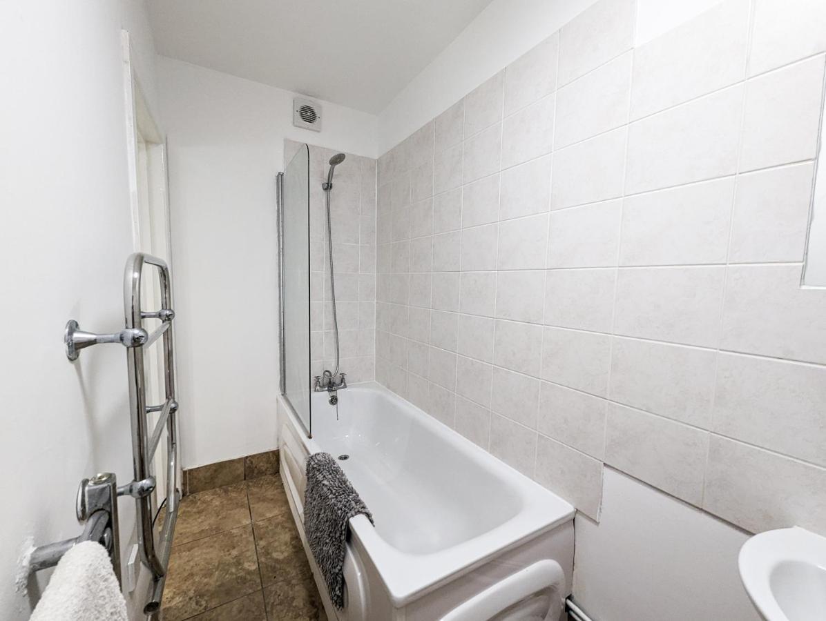 Cozy Central Apartments - With Private Kitchens & Bathrooms Portsmouth Buitenkant foto