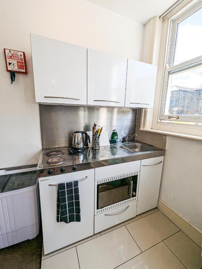 Cozy Central Apartments - With Private Kitchens & Bathrooms Portsmouth Buitenkant foto