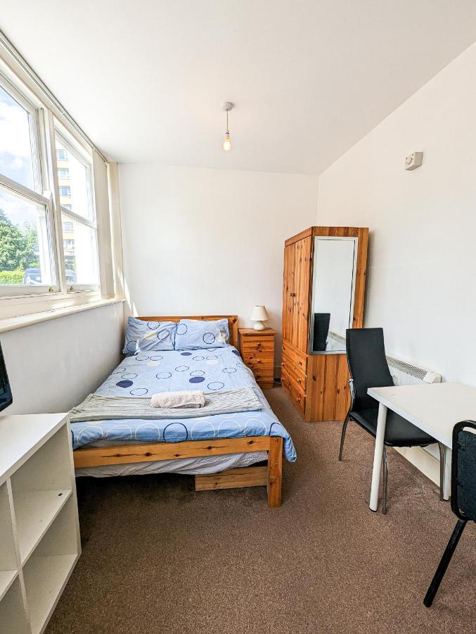 Cozy Central Apartments - With Private Kitchens & Bathrooms Portsmouth Buitenkant foto