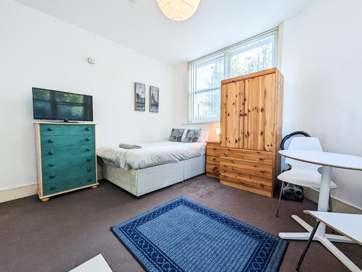 Cozy Central Apartments - With Private Kitchens & Bathrooms Portsmouth Buitenkant foto